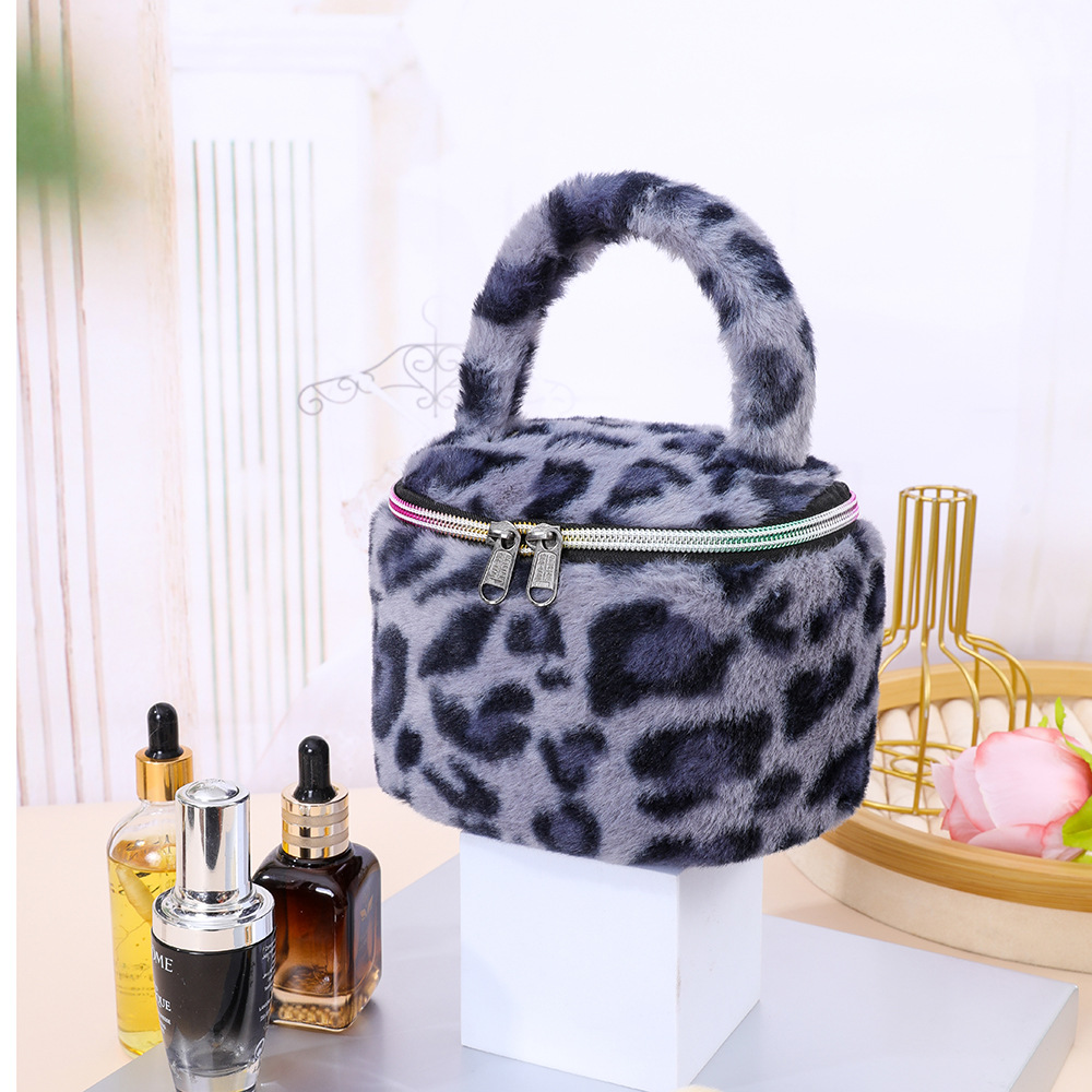 Make-uptas met grote capacitei - Travel Accessories Needed recensie en prijs