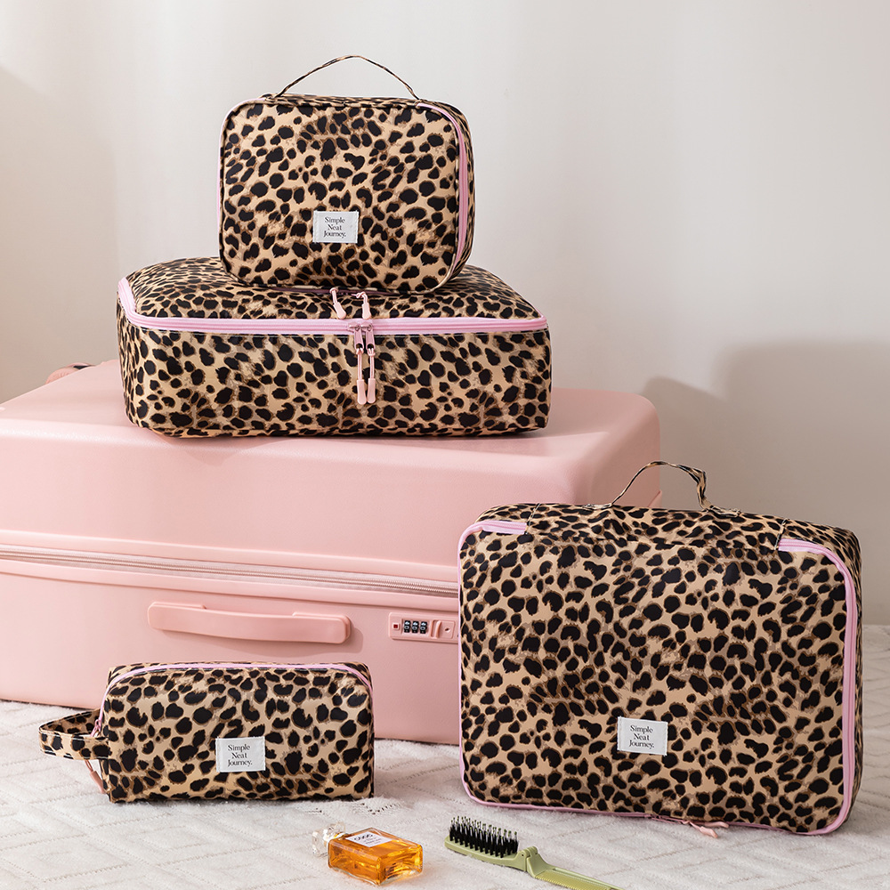 Luipaard make-up tas toiletart - Travel Accessories Needed recensie en prijs